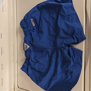 Women's Columbia PFG shorts xs
